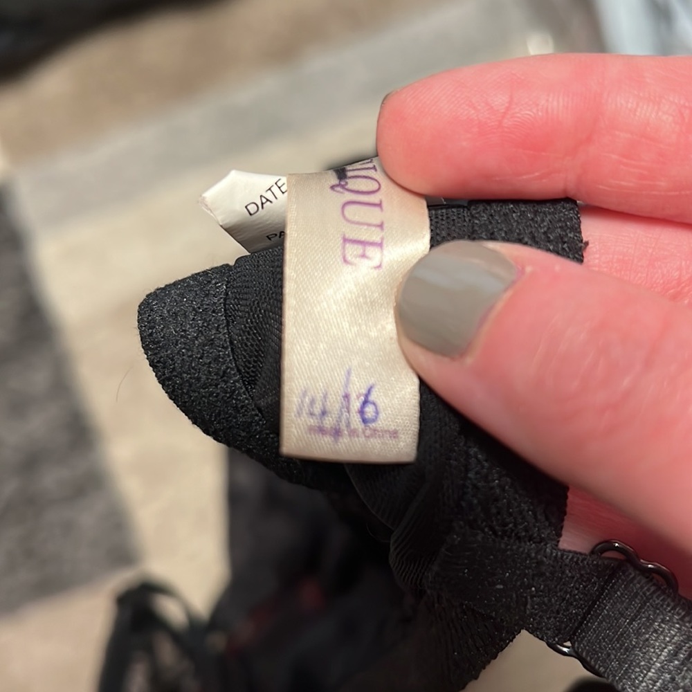 Cacique chemise, black with “ribbon/bow,” size 12 (or 14/16, see photos) EUC! - Picture 7 of 8